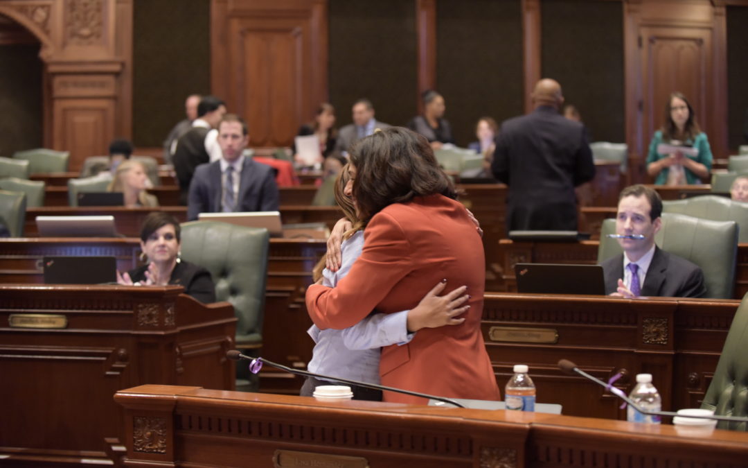 Hernandez-Backed Effort to Protect Dreamers from Being Denied Professional Licenses to Go Into Effect — Legislación Apoyada por Hernández Protegiendo Dreamers de ser Negados Licencias Profesionales Tomará Efecto