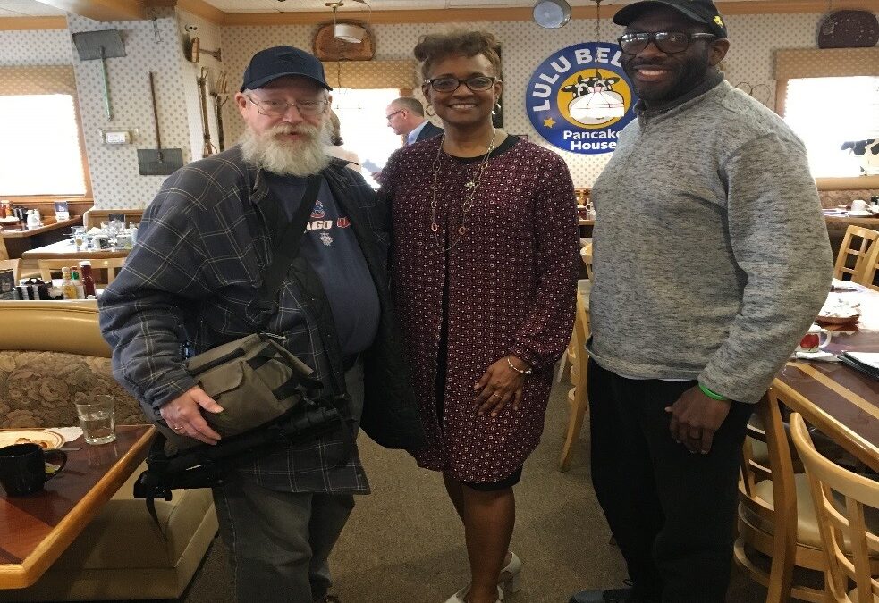 Lilly Speaks with Constituents over Coffee in Franklin Park