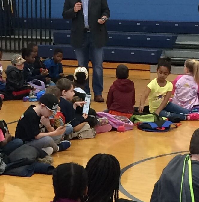 Hoffman Visits Franklin Elementary School to Greet Local Students in Belleville