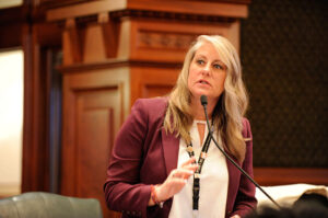 Rep, Kifowit speaking on the House floor