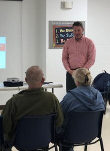 Pictured: Illinois Department of Insurance Employee speaks with attendees.